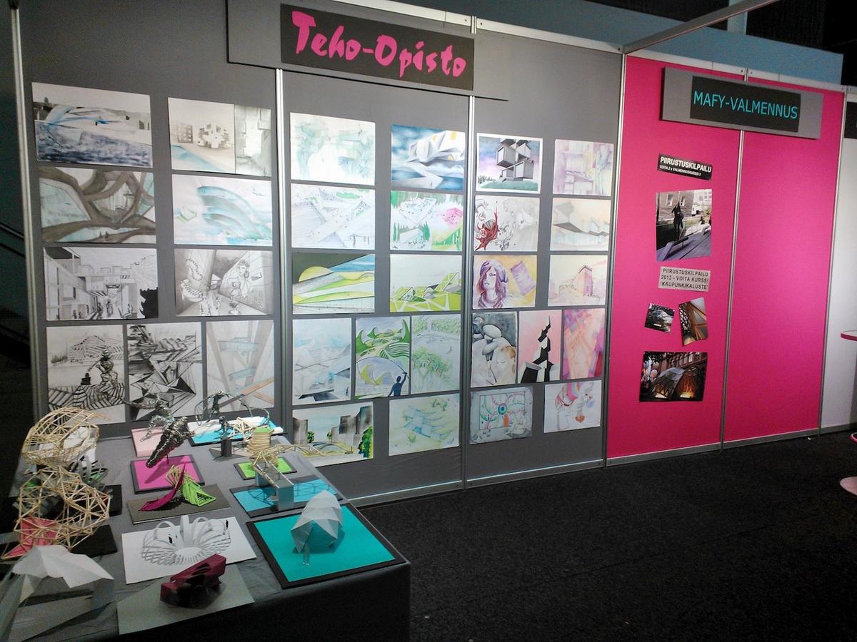 Teho-Opiston taidenayttely Studia messuilla 2012